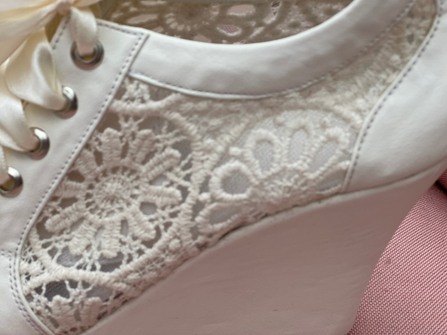 Zapatos de plataforma para novia con encaje