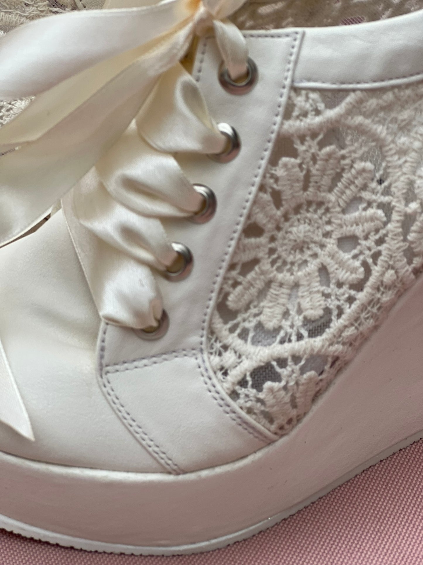 Zapatos de plataforma para novia con encaje