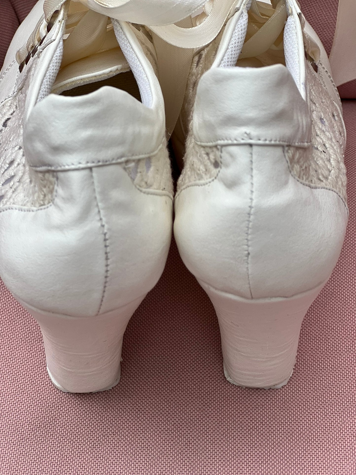 Zapatos de plataforma para novia con encaje