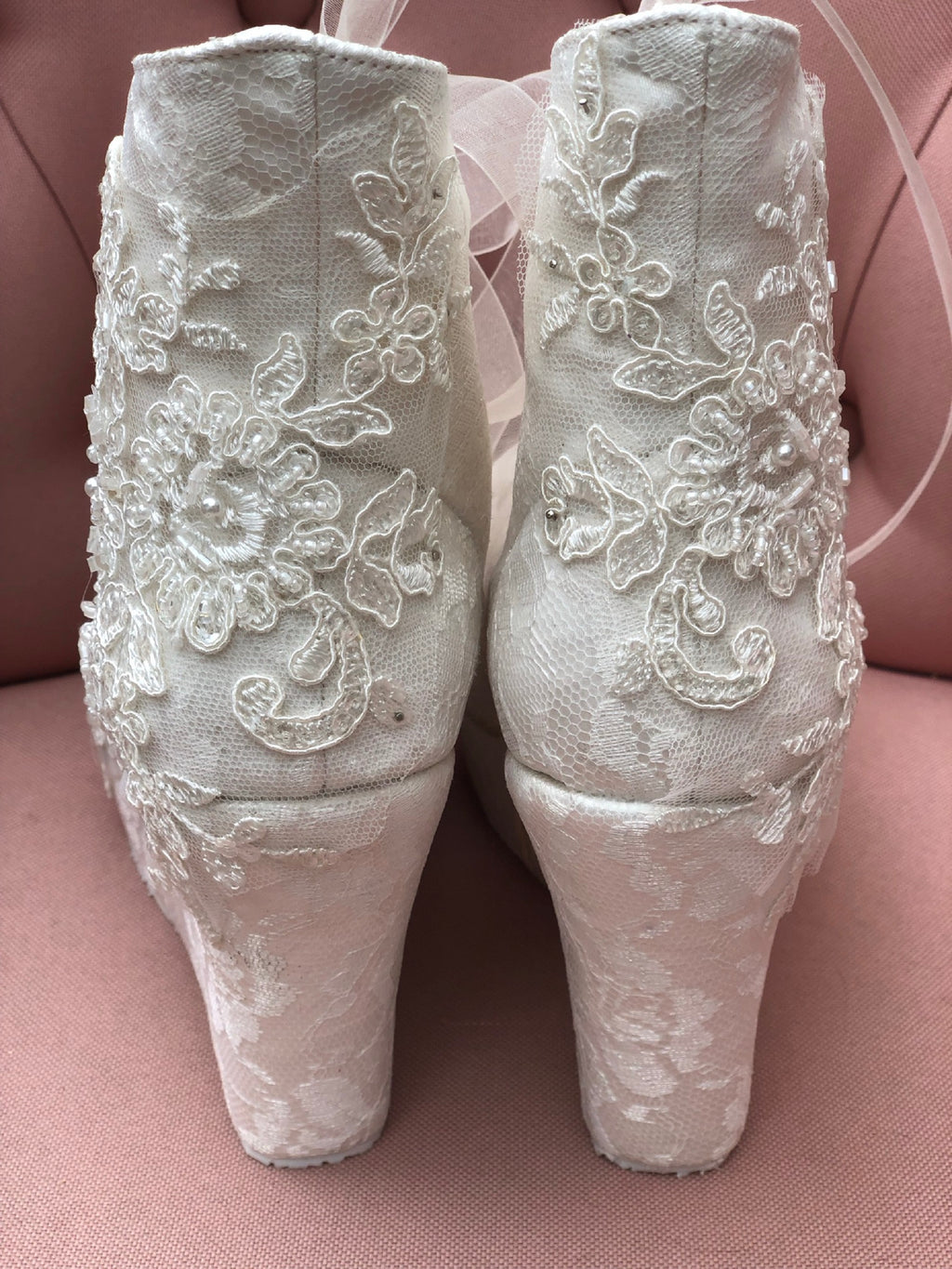 Zapato tenis de novia plataforma de cuña en encaje tipo bota