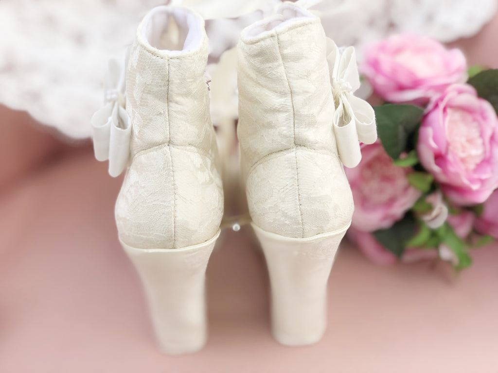 Zapato tenis de plataforma de novia para boda en encaje tipo bota