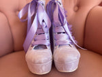Zapatos tenis de plataforma con encaje y aplicación en color lila