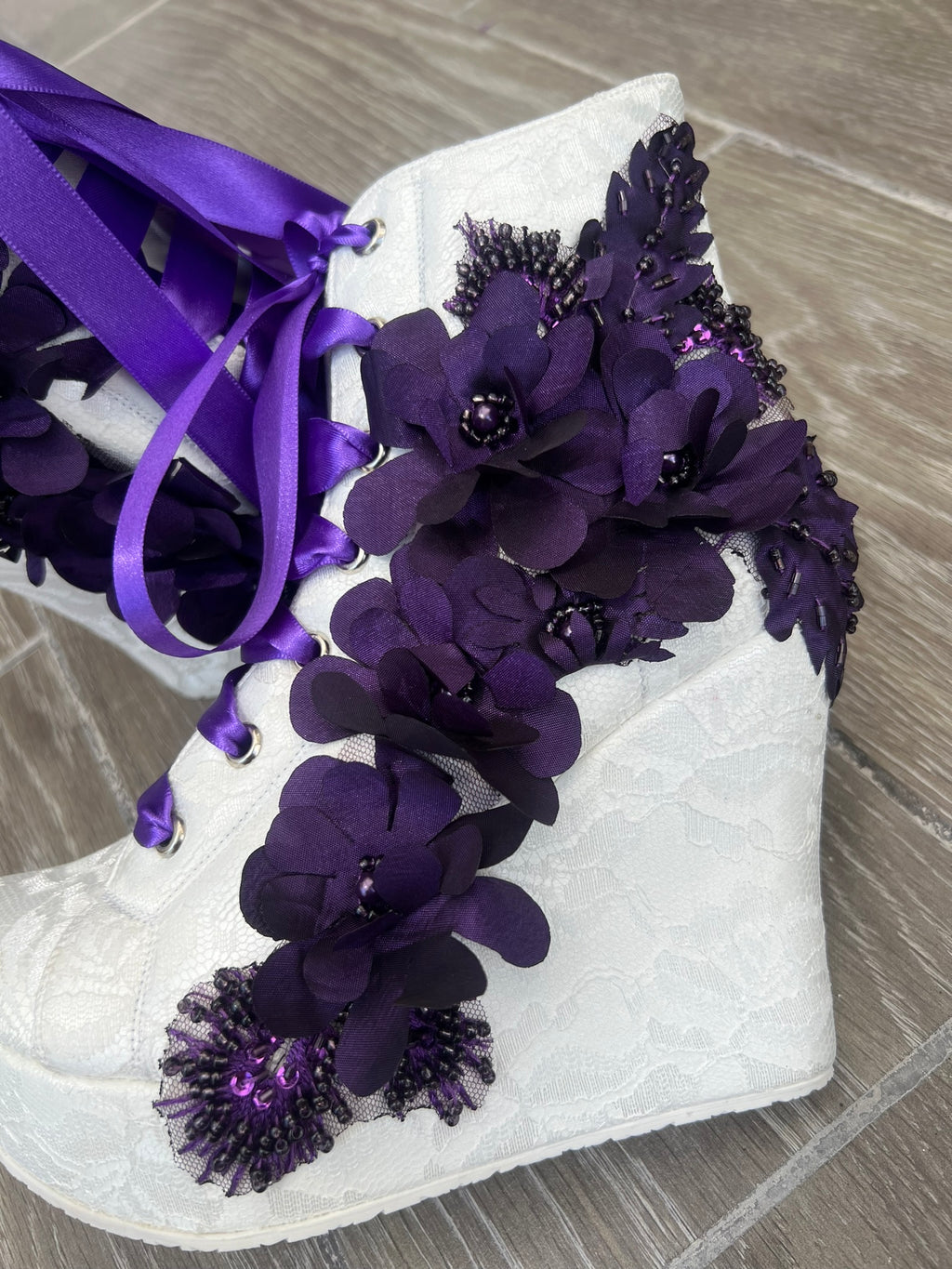 Zapato de novia con morado