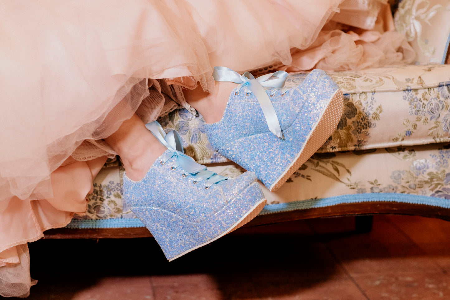 zapatos brillosos azules para quinceañeras