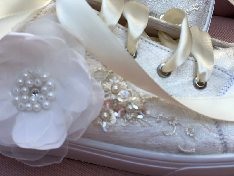 Zapatos tenis de primera comunión y boda en encaje