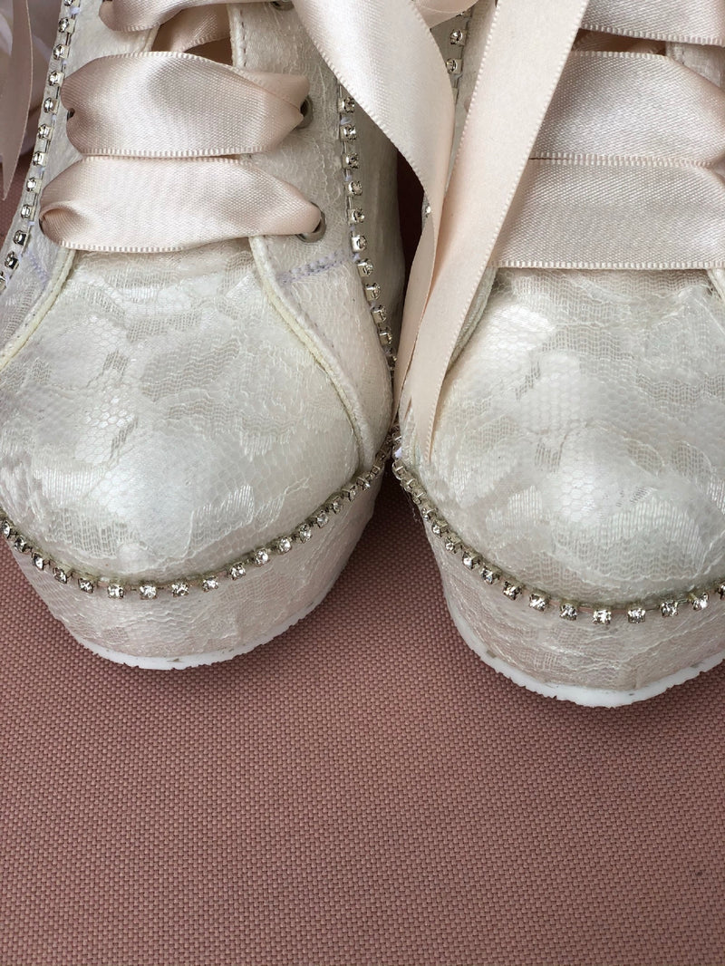 Platform shoe for bride, wedding, quinceañera